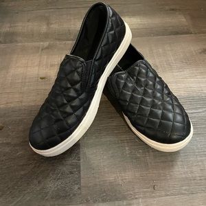 Time and tru memory foam quilted slip on sneaker